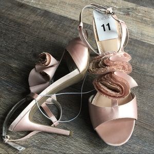 Tevolio satin special occasion sandals NEW